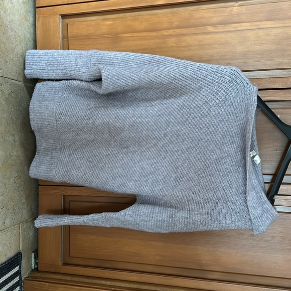 Anthropology “Moth” brand lilac sweater. - Picture 7 of 9